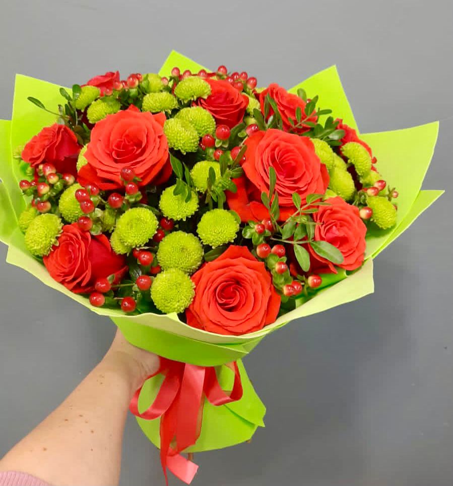 Букет цветов из: Хризантемы и Розы в Беляевка