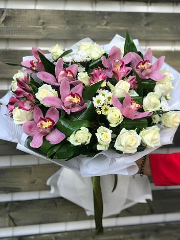 Букет цветов из: Розы и Хризантемы в Беляевка