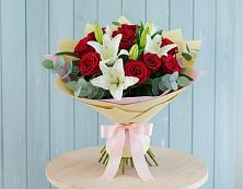 Букет цветов из:  Лилии и Розы в Беляевка
