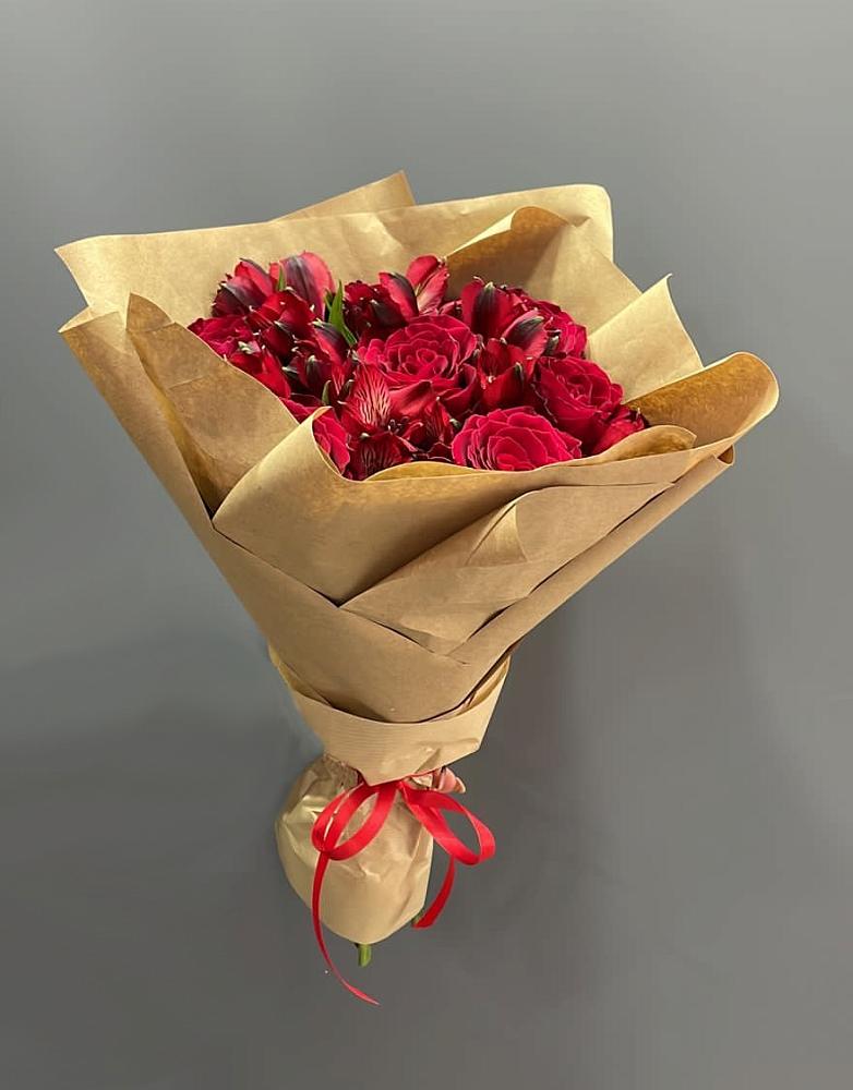 Букет цветов из: Альстромерии и Розы в Беляевка