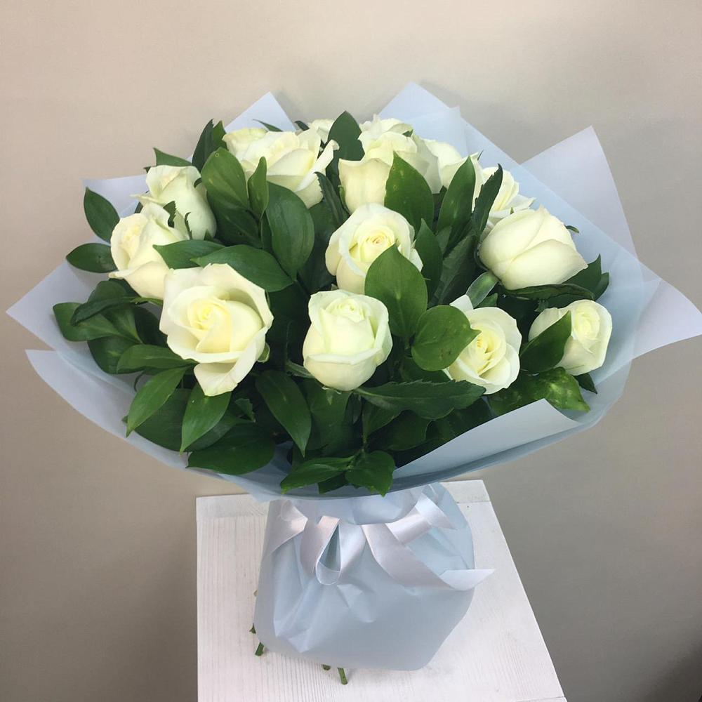 Букет 15 Белых роз Проуд в Беляевка
