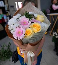 Букет цветов из:  Герберы, Розы и Хризантемы в Беляевка