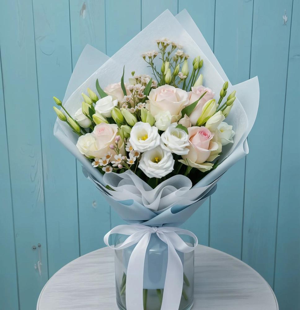 Букет цветов из: Розы и Лизиантусы в Беляевка