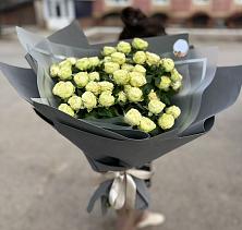 Букет Белые кустовые розы Солинеро в Беляевка