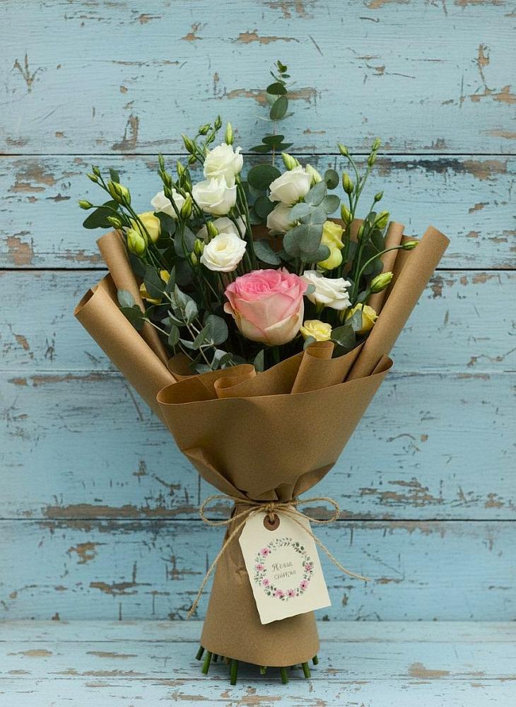 Букет цветов из: Розы и Лизиантусы в Беляевка