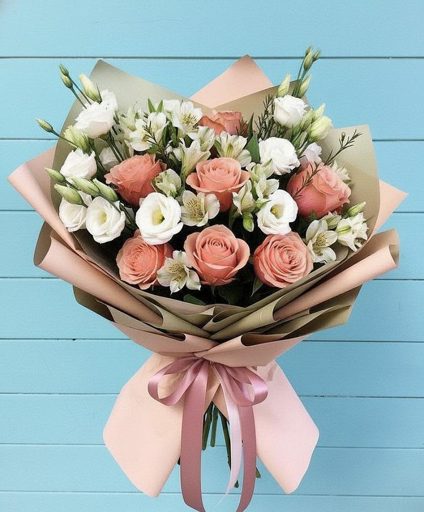 Букет цветов из: Розы, Альстромерии и Лизиантусы в Беляевка