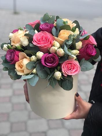Цветочная композиция из Розы в шляпной коробке в Беляевка