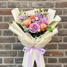 Букет цветов из:  Лизиантусы и Розы в Беляевка