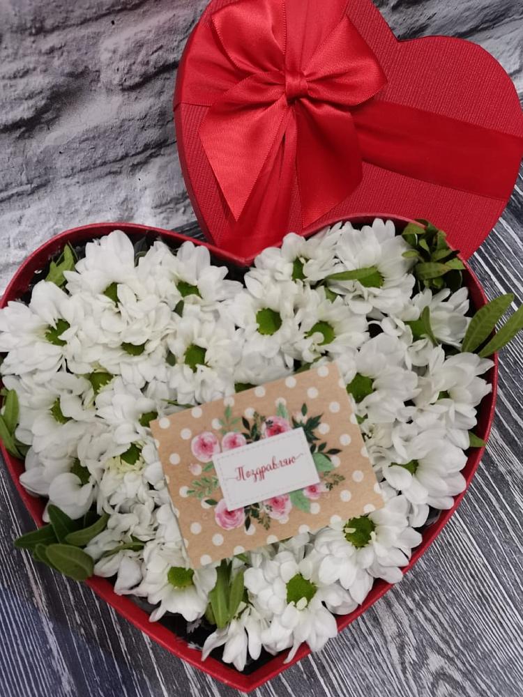 Цветочная композиция из Хризантемы в виде сердца в Беляевка