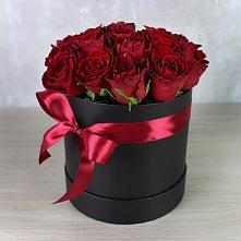 Цветочная композиция из Розы в шляпной коробке в Беляевка