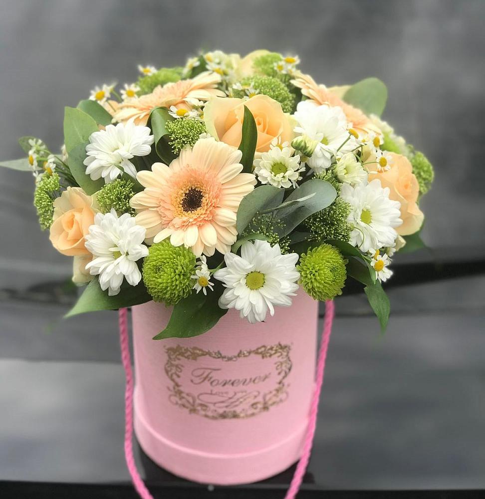 Цветочная композиция из Розы, Герберы и Хризантемы в шляпной коробке в Беляевка